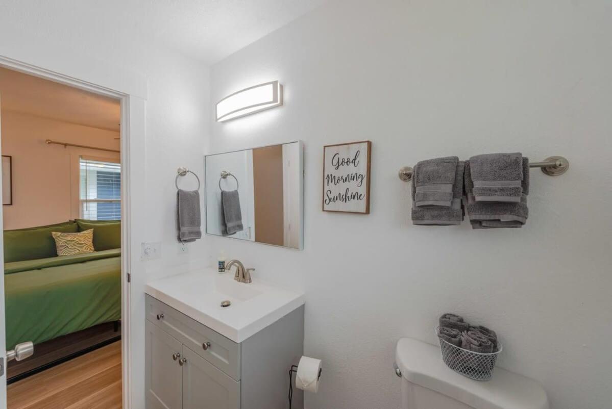 #Stayinmydistrict Coos Bay Cypress Cottage Bagian luar foto
