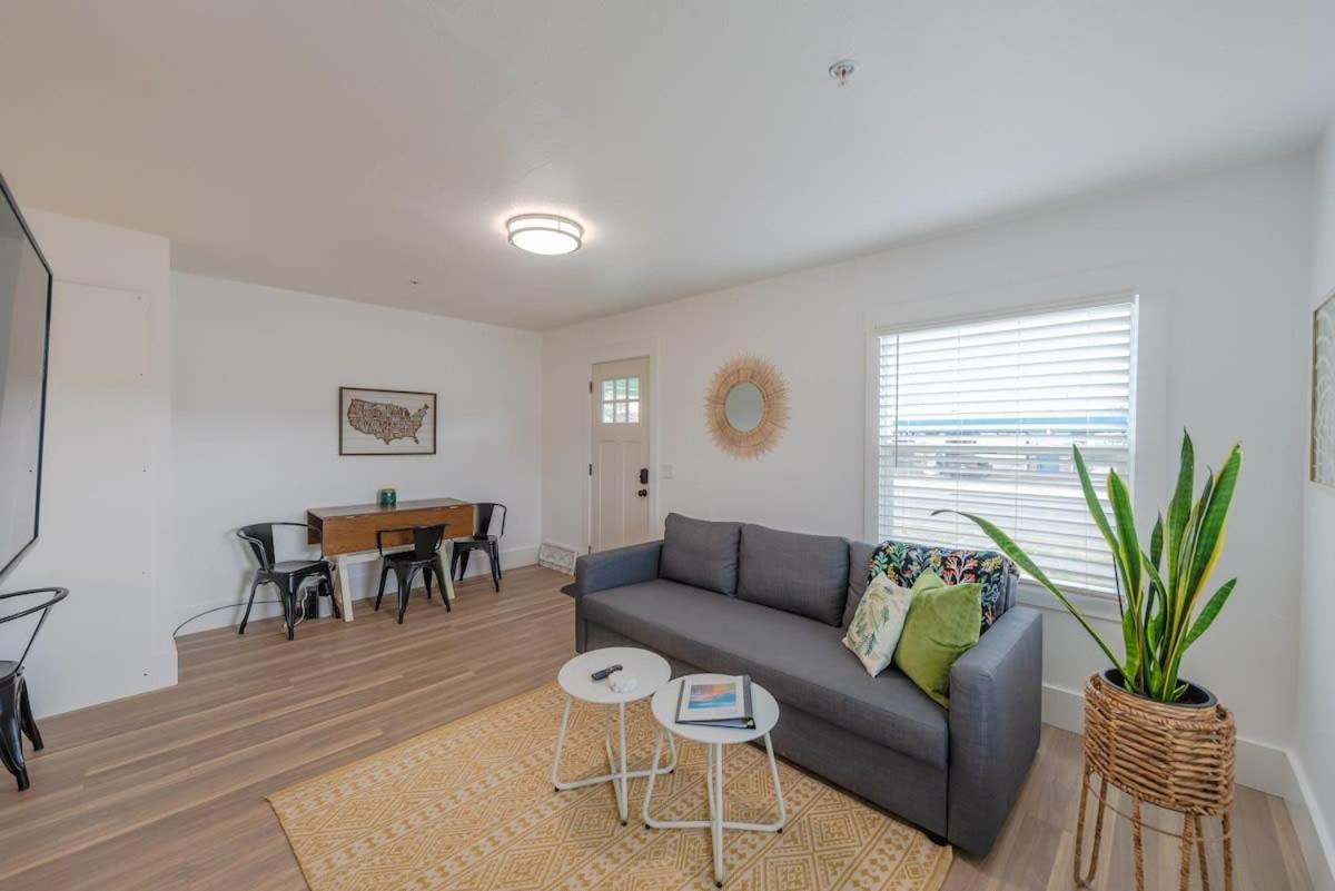 #Stayinmydistrict Coos Bay Cypress Cottage Bagian luar foto